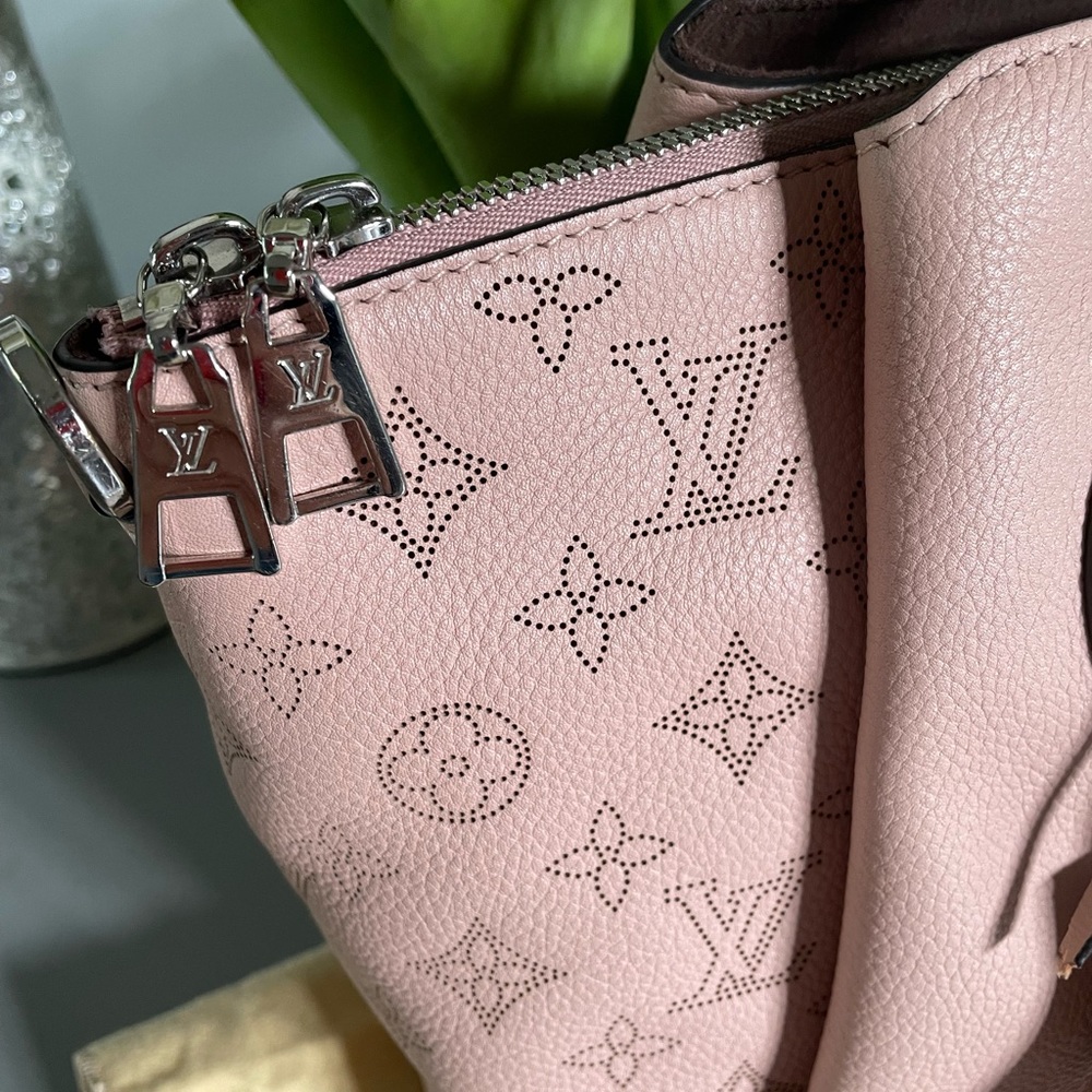 ❌SOLD❌ 2018 Louis Vuitton Mahina Haumea Leather Bag - Picture 6 of 15